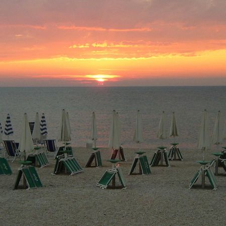 Hotel Chiaraluna Civitanova Marche Eksteriør billede