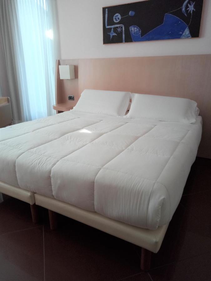 Hotel Chiaraluna Civitanova Marche Eksteriør billede