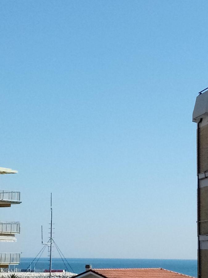 Hotel Chiaraluna Civitanova Marche Eksteriør billede