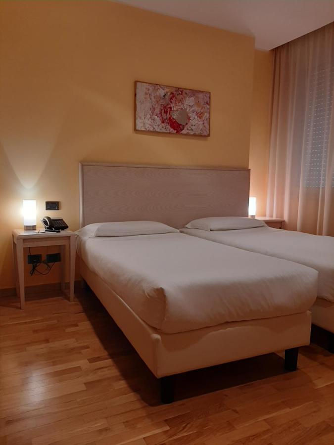 Hotel Chiaraluna Civitanova Marche Eksteriør billede