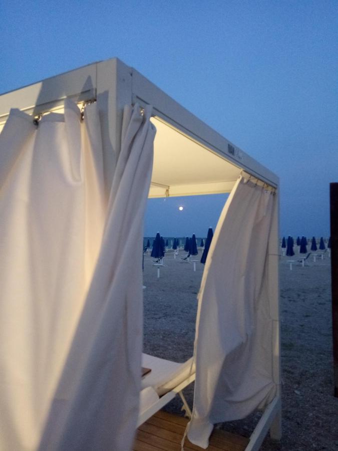Hotel Chiaraluna Civitanova Marche Eksteriør billede