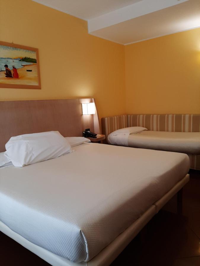 Hotel Chiaraluna Civitanova Marche Eksteriør billede