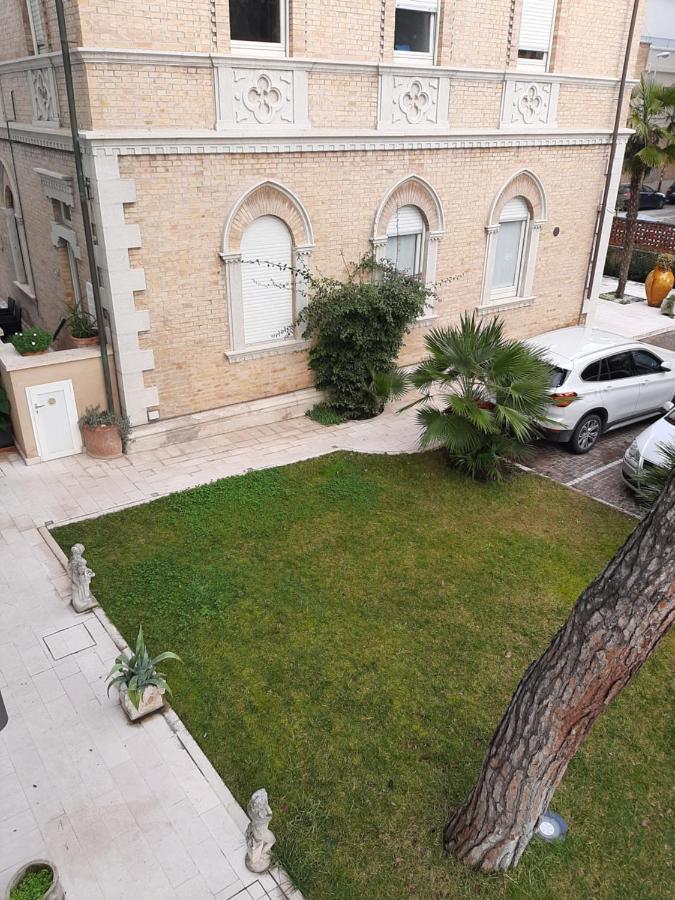 Hotel Chiaraluna Civitanova Marche Eksteriør billede