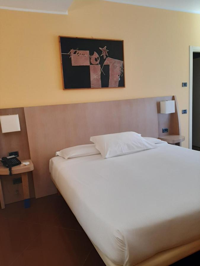 Hotel Chiaraluna Civitanova Marche Eksteriør billede