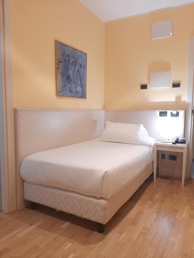 Hotel Chiaraluna Civitanova Marche Eksteriør billede