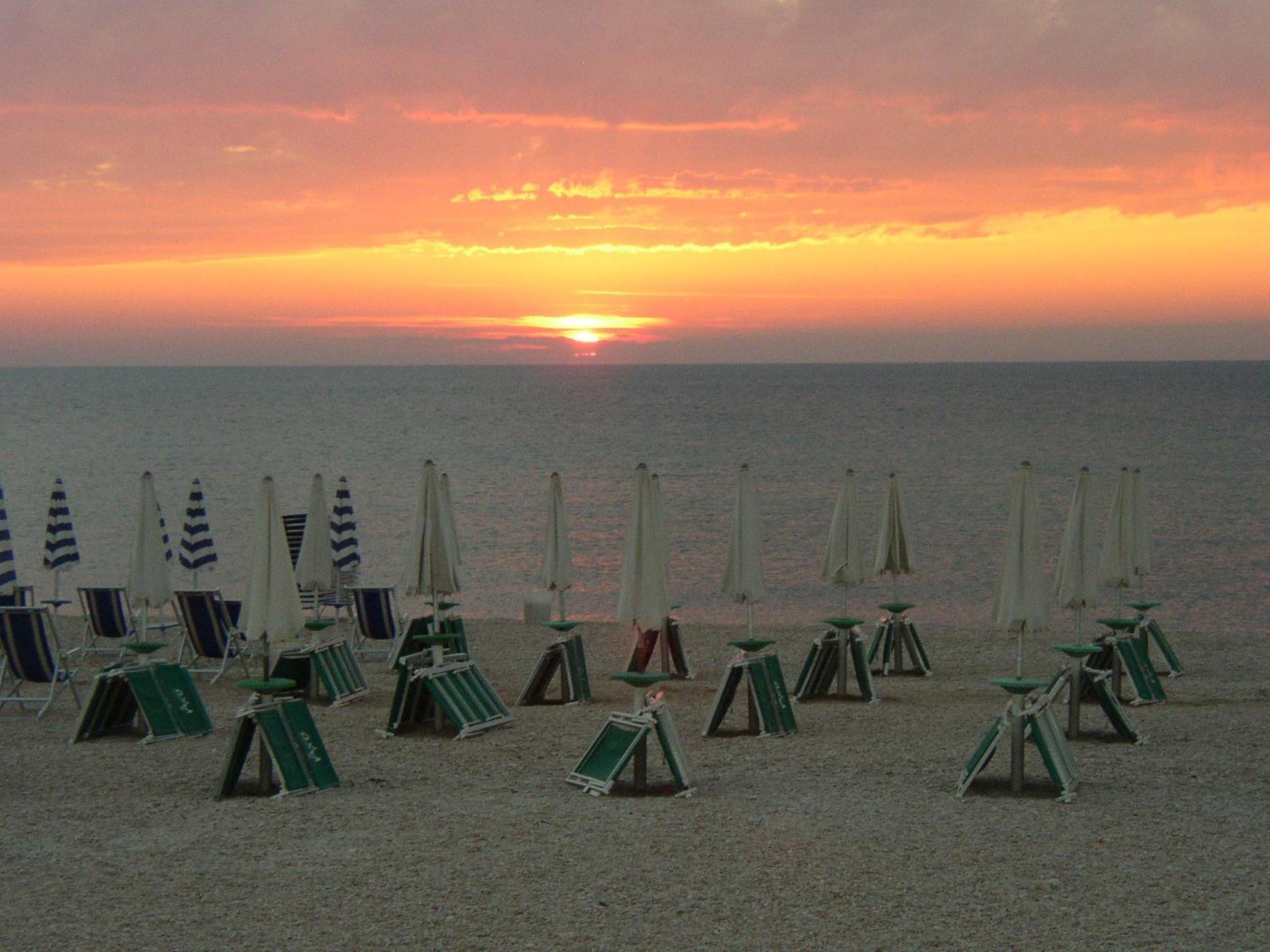 Hotel Chiaraluna Civitanova Marche Eksteriør billede